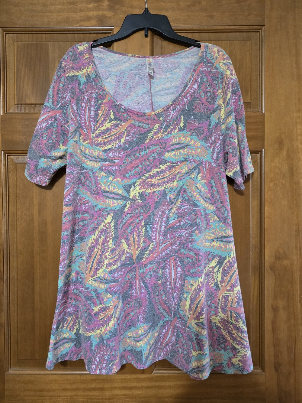 LuLaRoe Short Sleeve V-Neck Tunic in Pink Teal Yellow